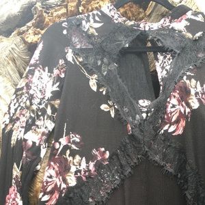 Romantic cutout tunic